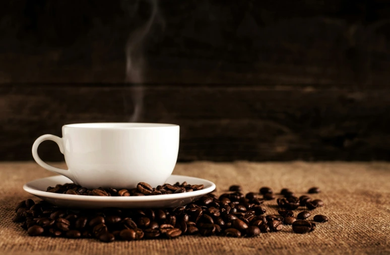 Kaffekopp med kaffebönor
