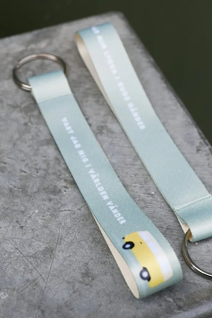 Kort nyckelband med buss, Vart jag mig i världen vänder3.webp