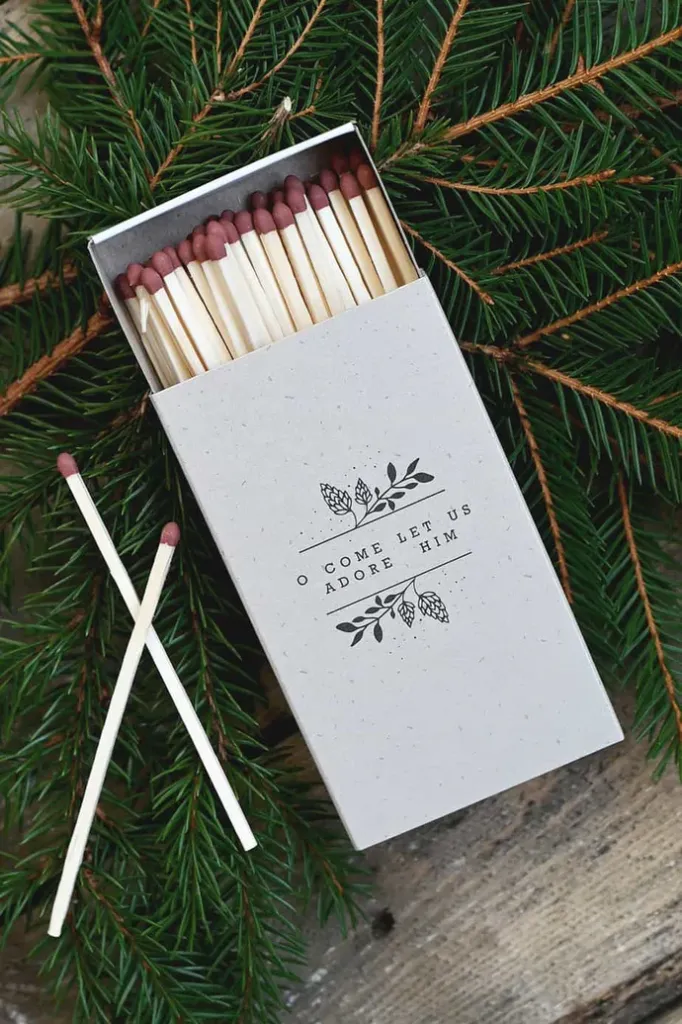 Stor tändsticksask O, come let us adore Him.webp