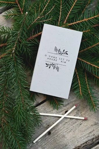 [913.011] Stor tändsticksask: O, come let us adore Him